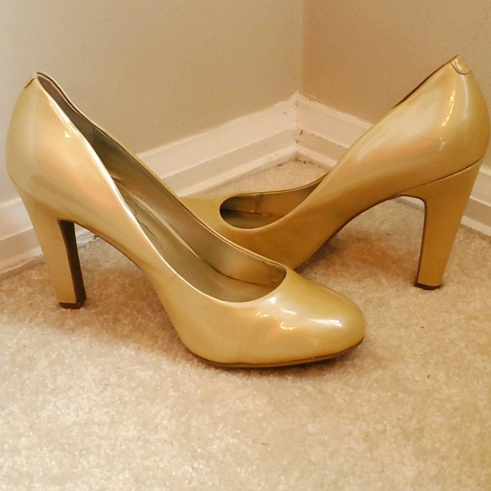 Patent Leather Jessica Simpson Pearl Pumps Heels Size 9